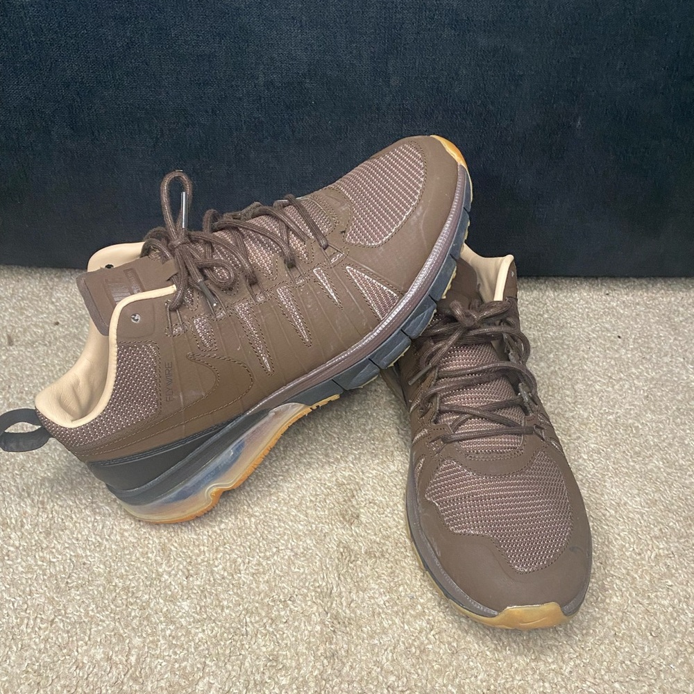 Nike Men's Air Max TR180 AMP Shoes Training Track Brown/Gum Medium Brown/Black